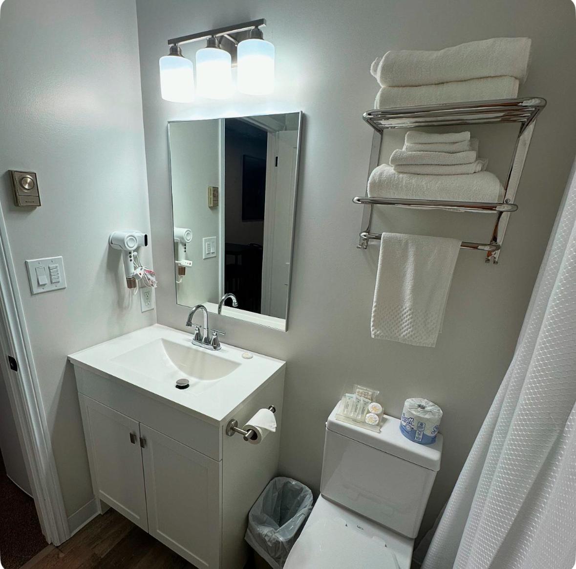 Manitoulin Inn Mindemoya Zewnętrze zdjęcie