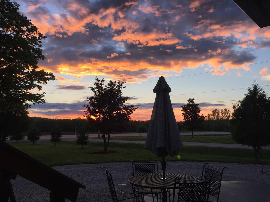 Manitoulin Inn Mindemoya Zewnętrze zdjęcie