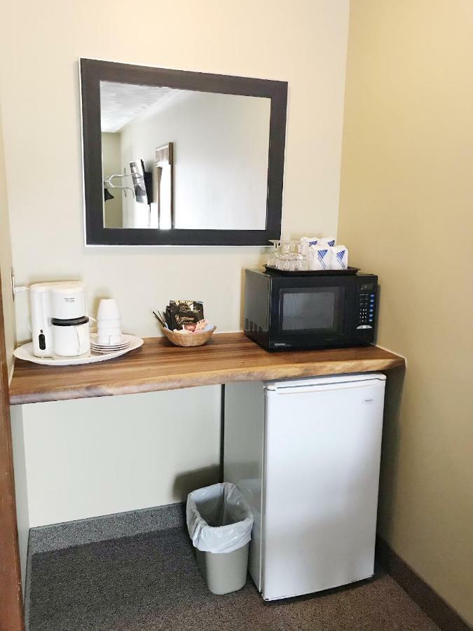 Manitoulin Inn Mindemoya Zewnętrze zdjęcie
